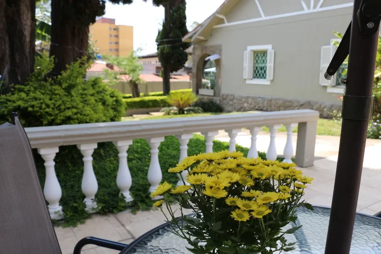 Área externa do Residencial Recanto das Flores, lar para idosos no Jabaquara
